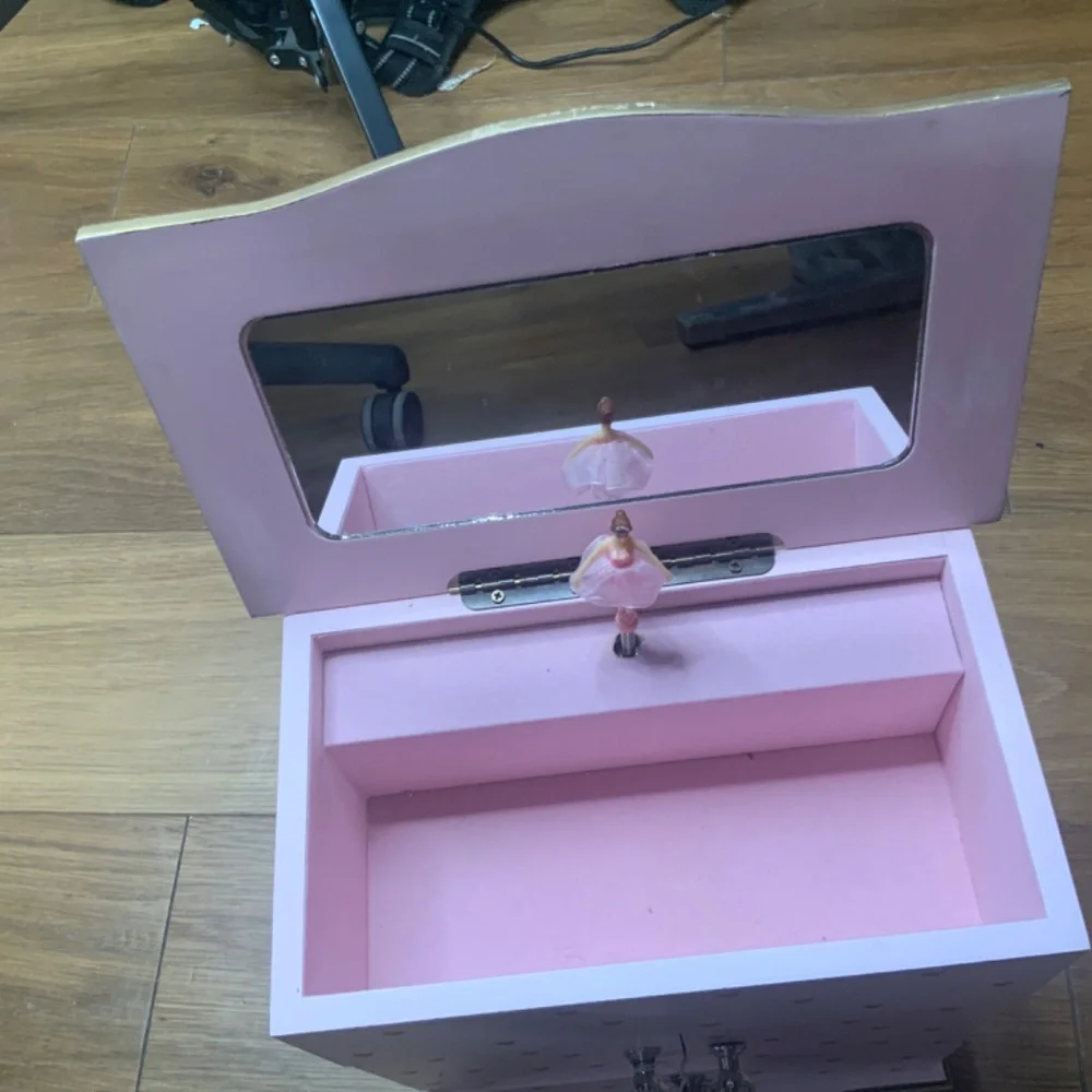 N/A jewelry box